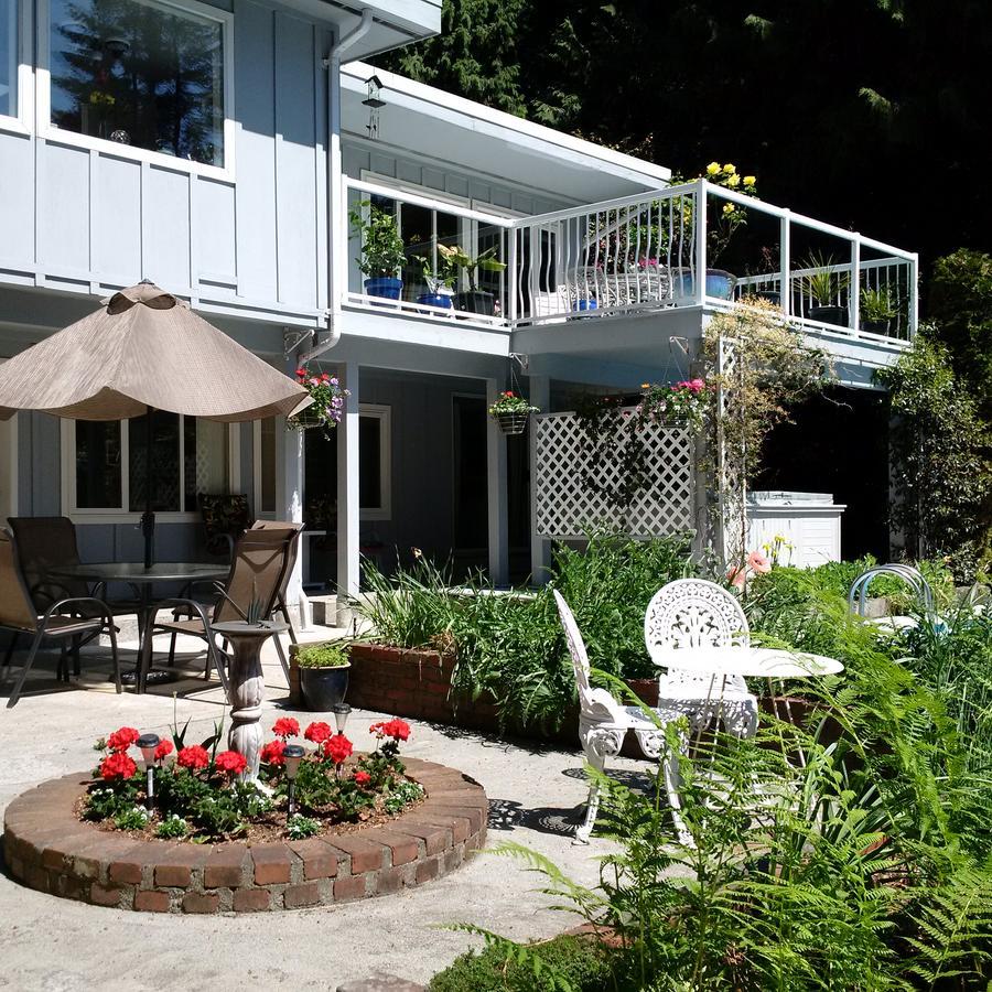 Caprice Bed and Breakfast Roberts Creek Exteriör bild