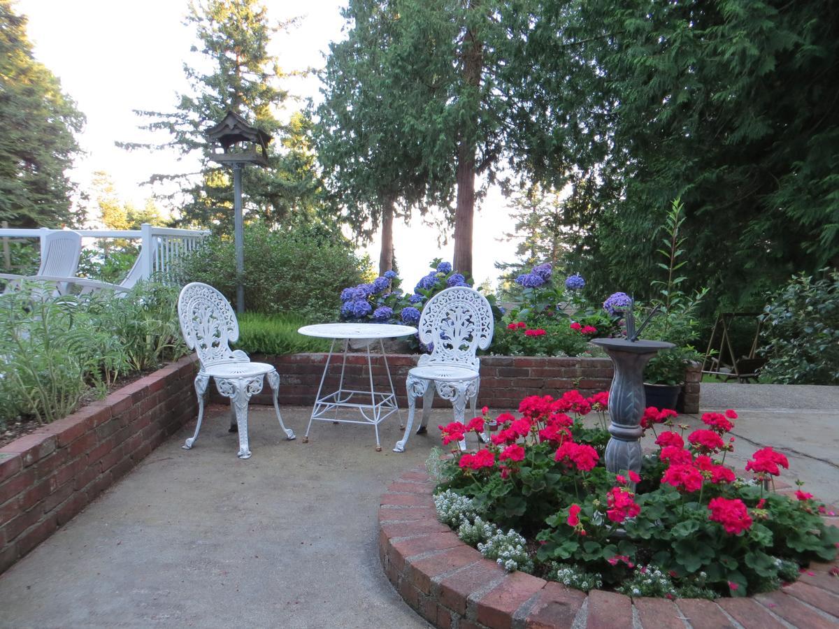 Caprice Bed and Breakfast Roberts Creek Exteriör bild