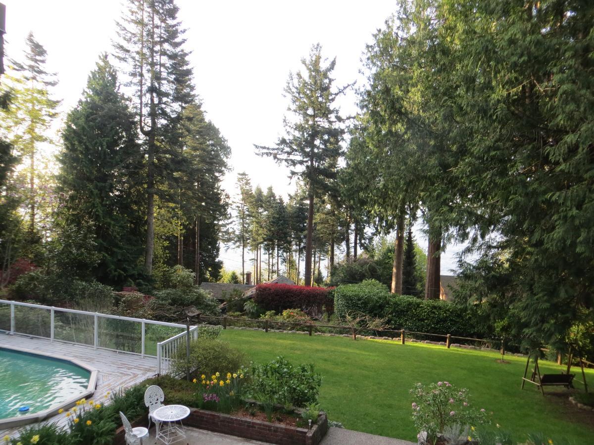 Caprice Bed and Breakfast Roberts Creek Exteriör bild